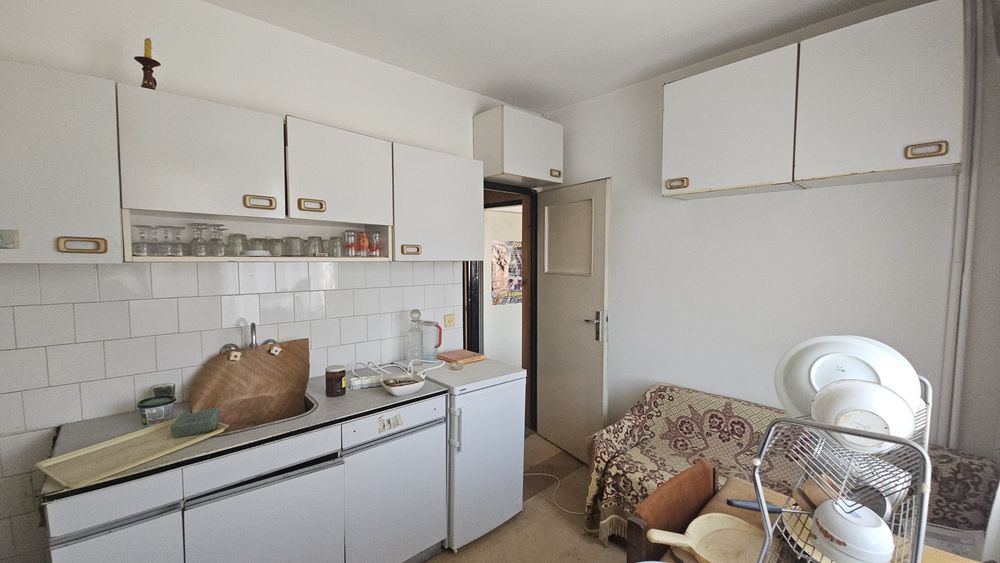 Продава се 3-стаен апартамент в град Етрополе