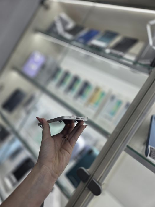 Humor GSM oferă spre vânzare / iPhone 12 / 128 GB / White / Baterie 100% / Garanție 12 luni / Rate