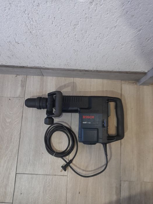 Hammer Bosch GSH 11 E
Putere 1500 wați
23 J 
SDS Max
Funcționează foar