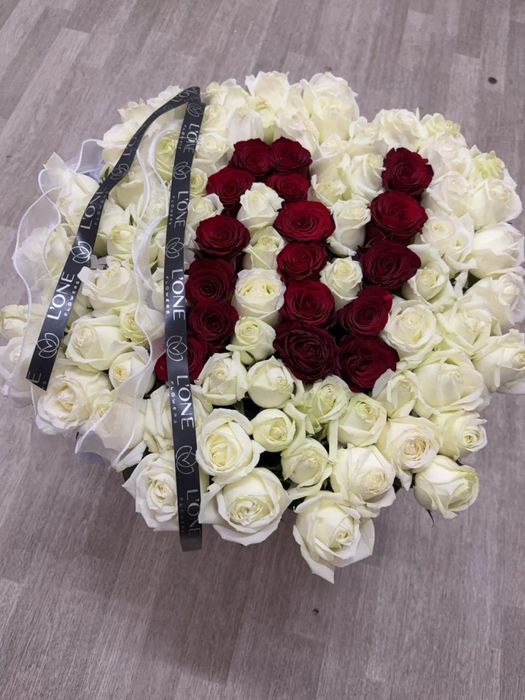 Себеттегі 101 штук әдемі тірі гүлдер