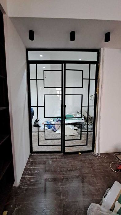 Стеклянные перегородки и двери в стиле Loft на заказ под ключ