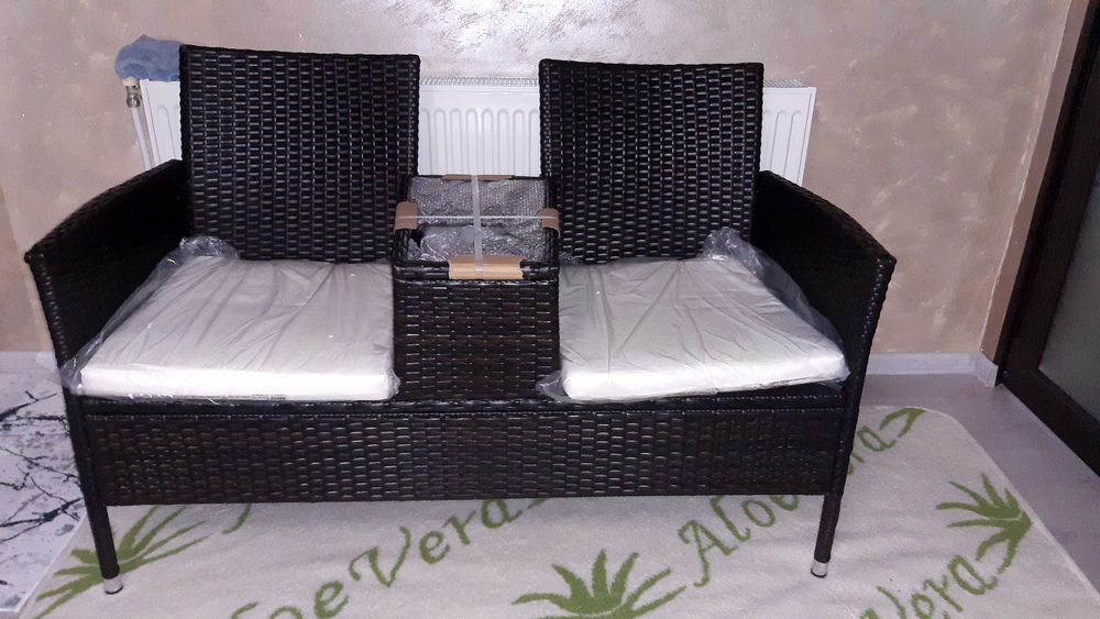 Пеика с маса.чисто нова само е пробвана