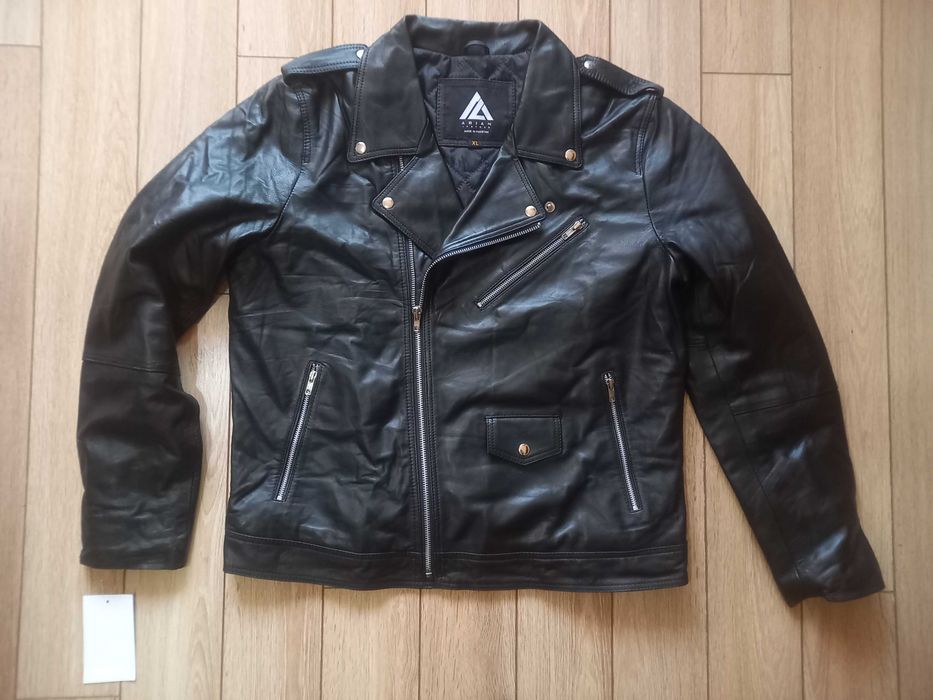 Продавам рокерско кожено яке