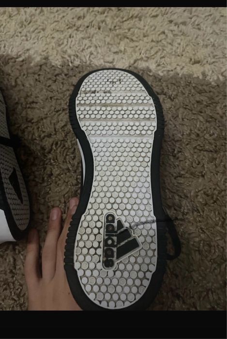 Adidasi negri adidas