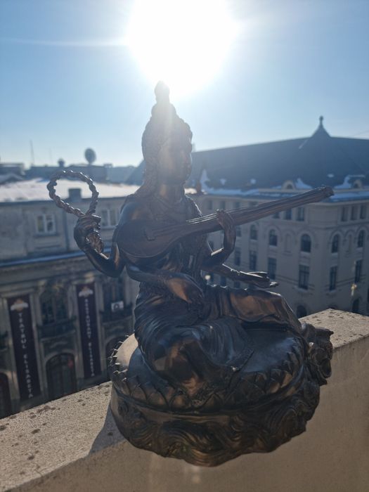 Statueta din bronz masiv  reprezentand zeiței Saraswati