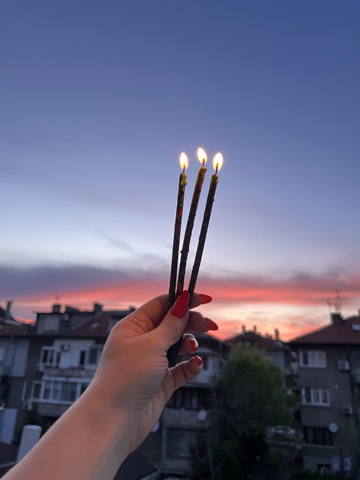 многоцветни восъчни свещи