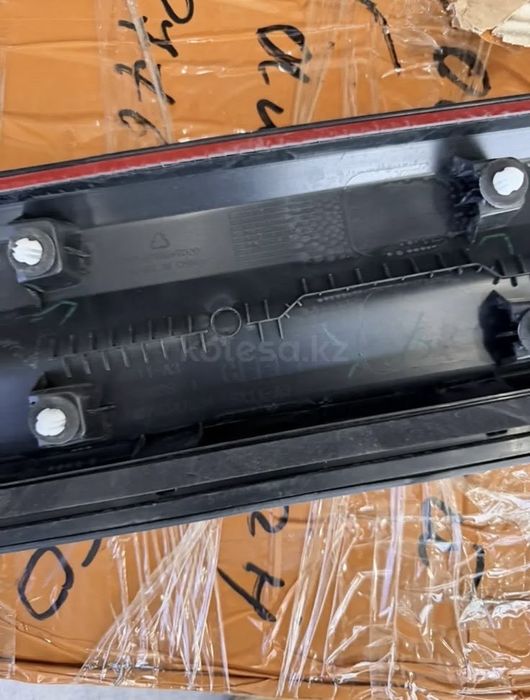 Молдинг передней левой двери Geely Coolray