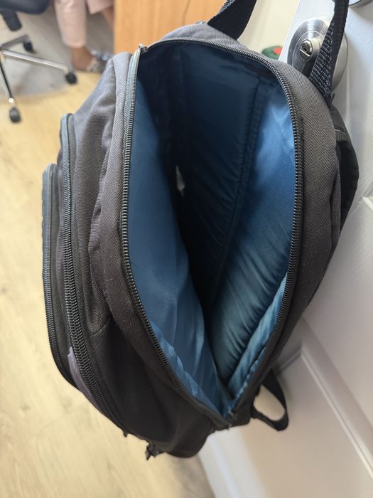 Ghiozdan 25L Case Logic, cu compartiment de laptop