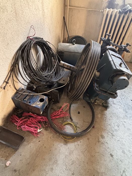 Motor cu reductor, troliu și suport pentru lift 4 kW – 2 seturi disponibile