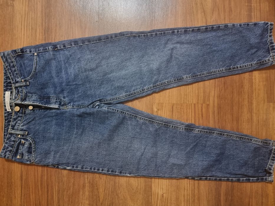 Продам женские джинсы