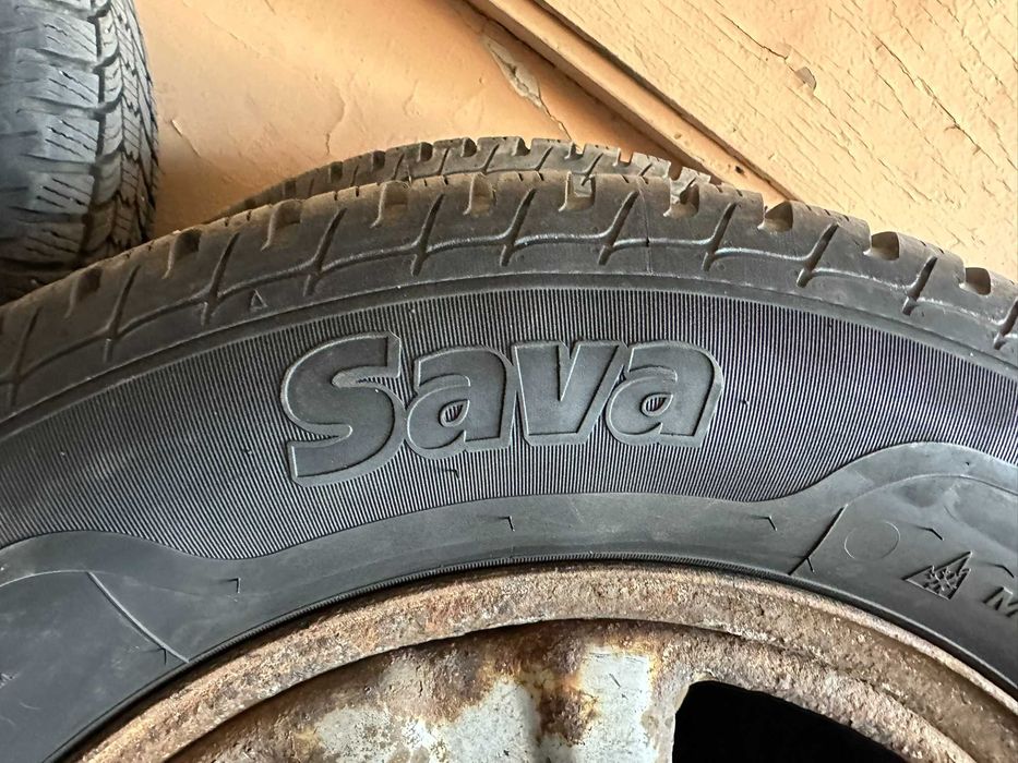 4бр. зимни гуми с метални джанти 215/65R16