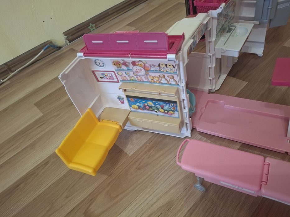 Клиника на Barbie +подарък гардероб