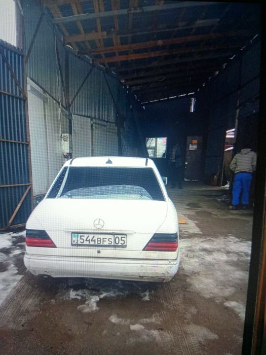 Mercedes 1994 белыи