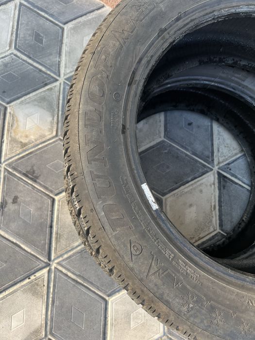 Vand 2 anvelope (cauciucuri) 225 55 17 dunlop de iarna