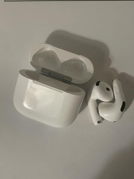 Apple AirPods 4 ANC cu factură