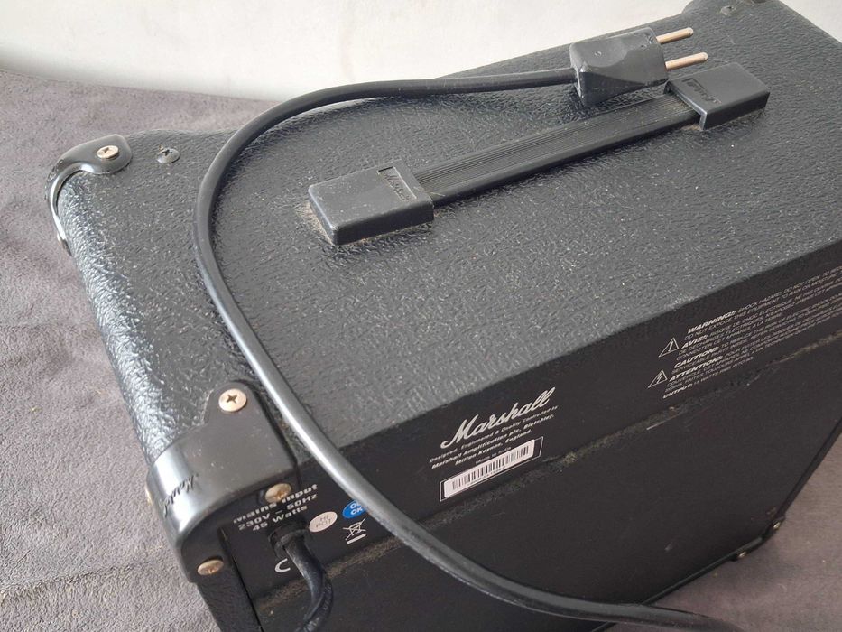 Marshall MG15DFX 15W Solid-State Combo Amplifier с Built In Digital FX