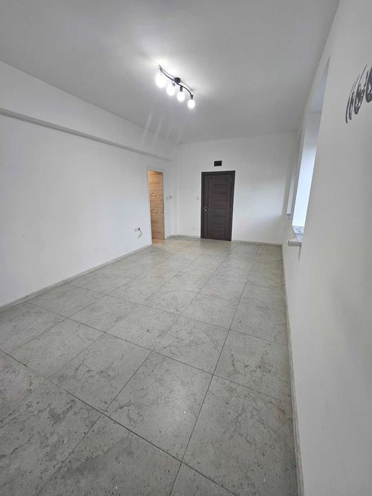 Дава се под наем Офис в Шумен, Басейна - 30 кв.м за 204 € - Снимка #3