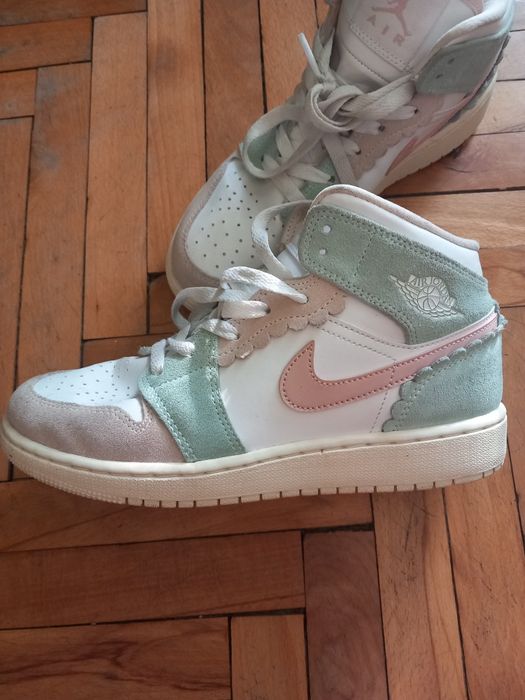 NIKE AIR JORDAN размер-37,5