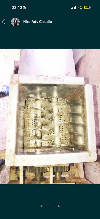 Vând presa struguri inox cu sita din inox