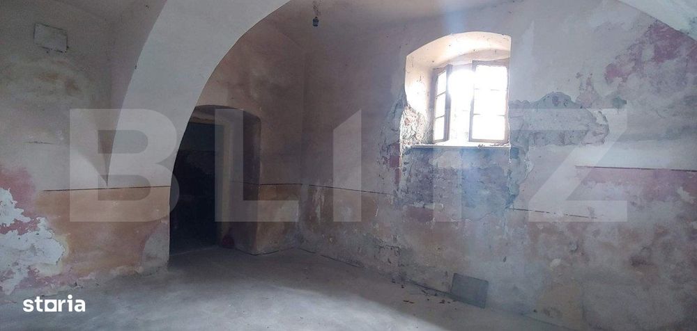 De vanzare conac boieresc, anul 1880, 3 ha teren, 1200 mp construiti,