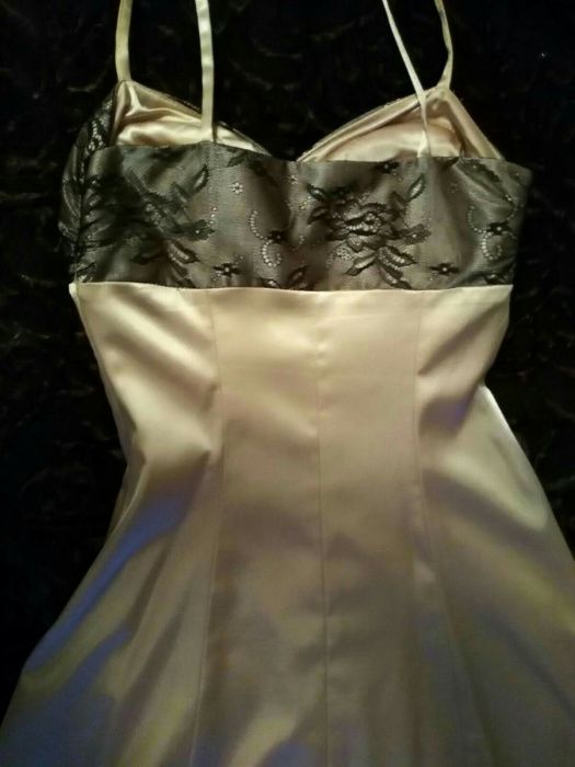 Бална официална рокля с дантела