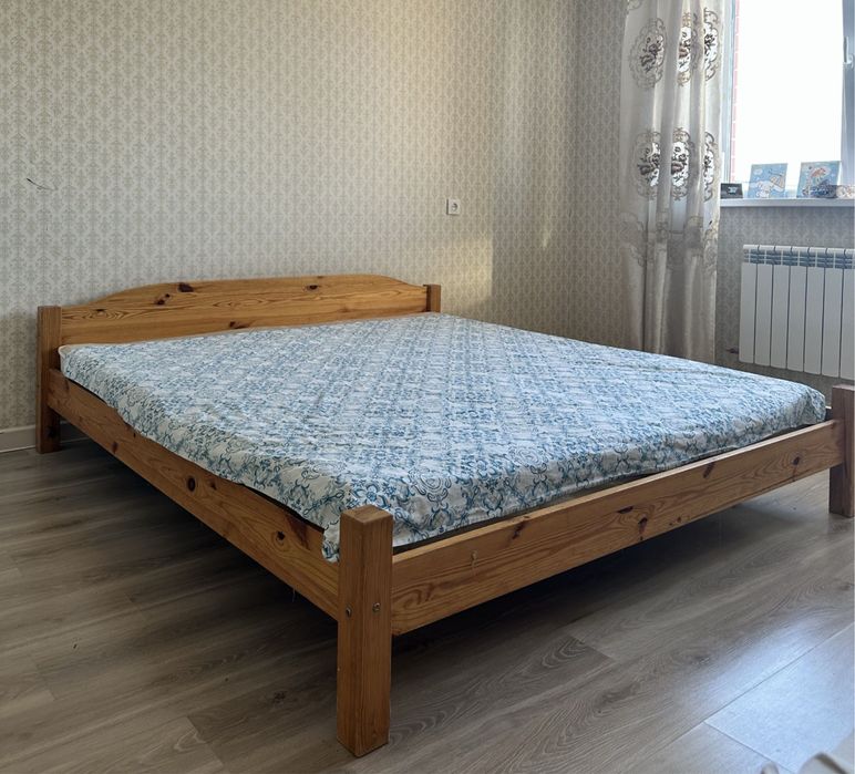 двуспальная кровать