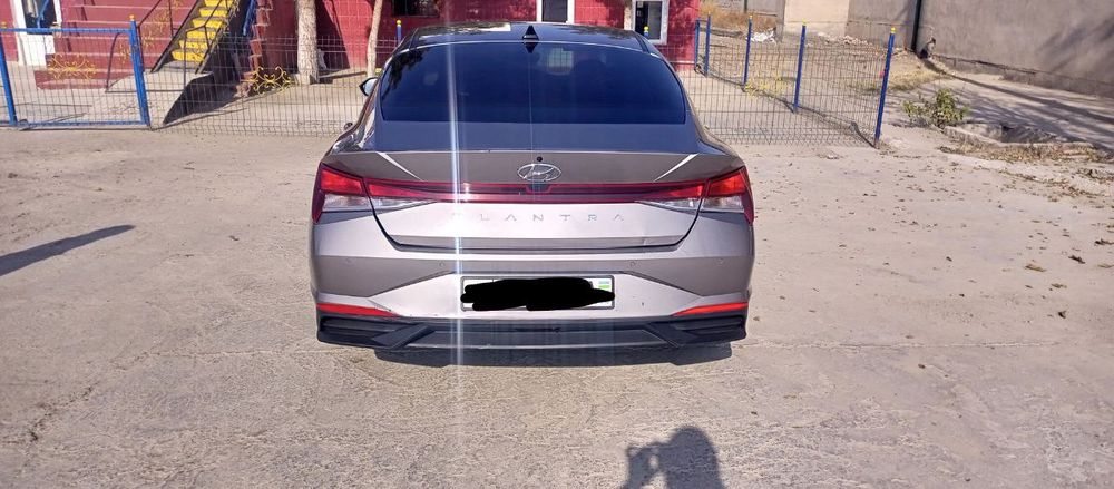 Hyundai Elantra sotiladi