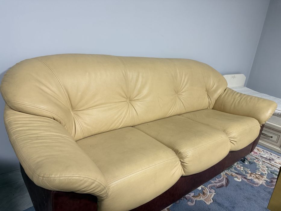 Продам кожаный диван