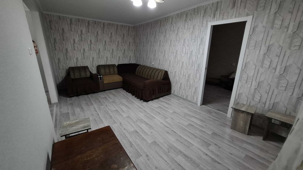 Продам угловой диван с креслом