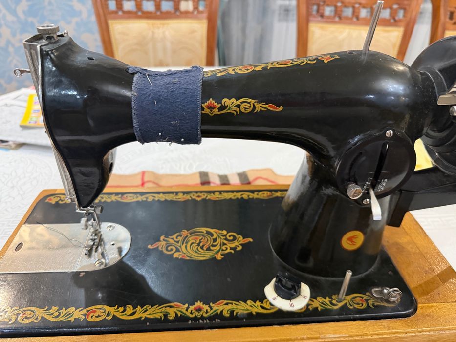 Продам швейную машинку