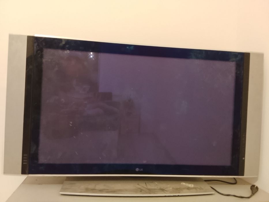 Продам телевизор Lg рабочий за 8000