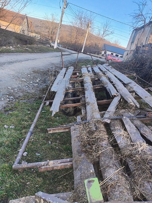 Vând trailer pentru cărat fân