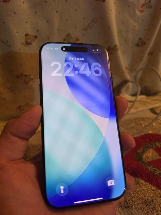 Продам Iphone 16 Pro