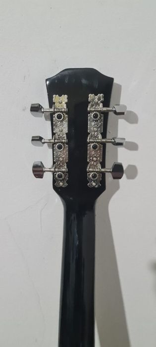 Гитара почти новый