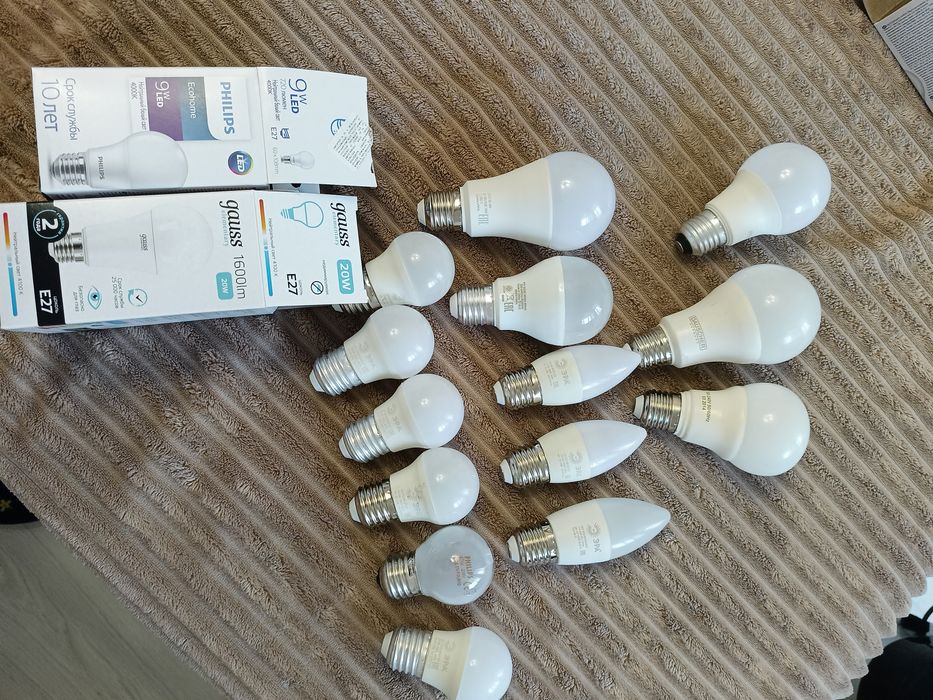 Лампочки разные коробки есть.