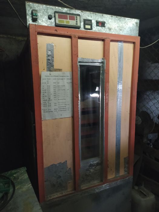 Продам инкубатор 1000 яиц