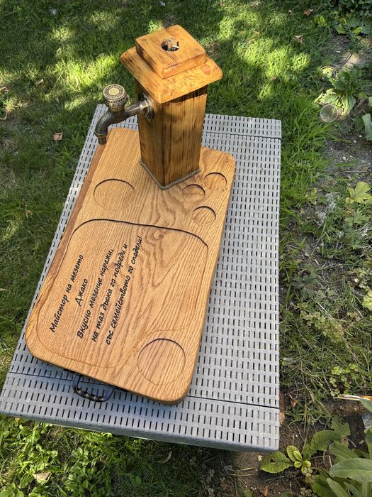 Диспенсър за алкохол с поднос за мезета