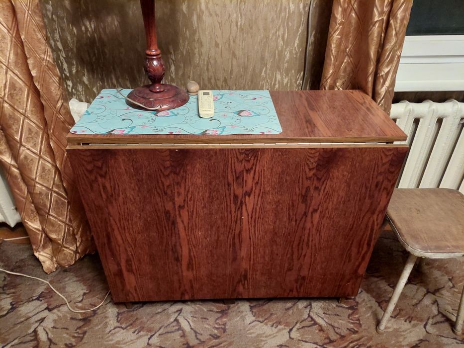 Шкафы диваны столы