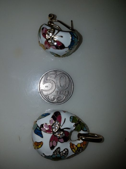 Кулон и серьги позолоченные, покрытые  эмалью