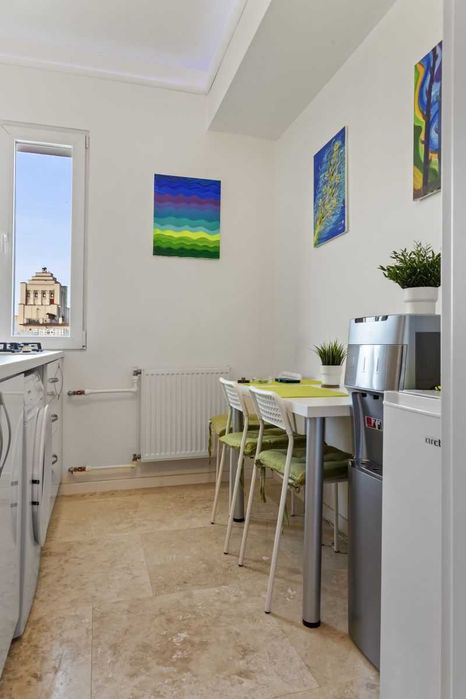 Schimb studio lux Piata Romana cu ap drumul taberei