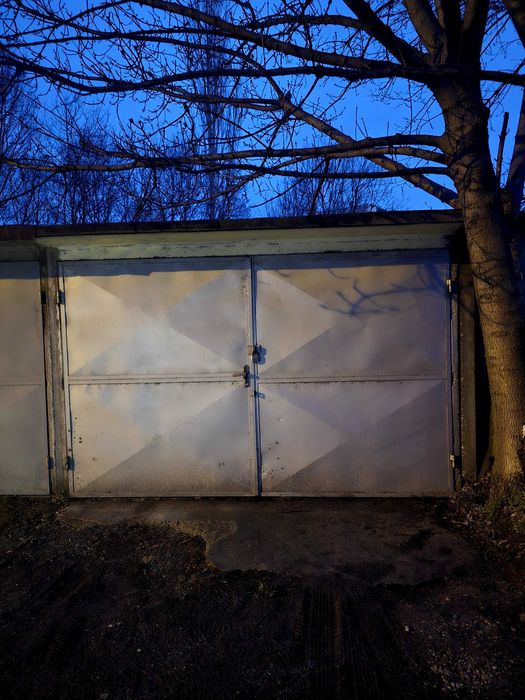 Панелна гаражна клетка