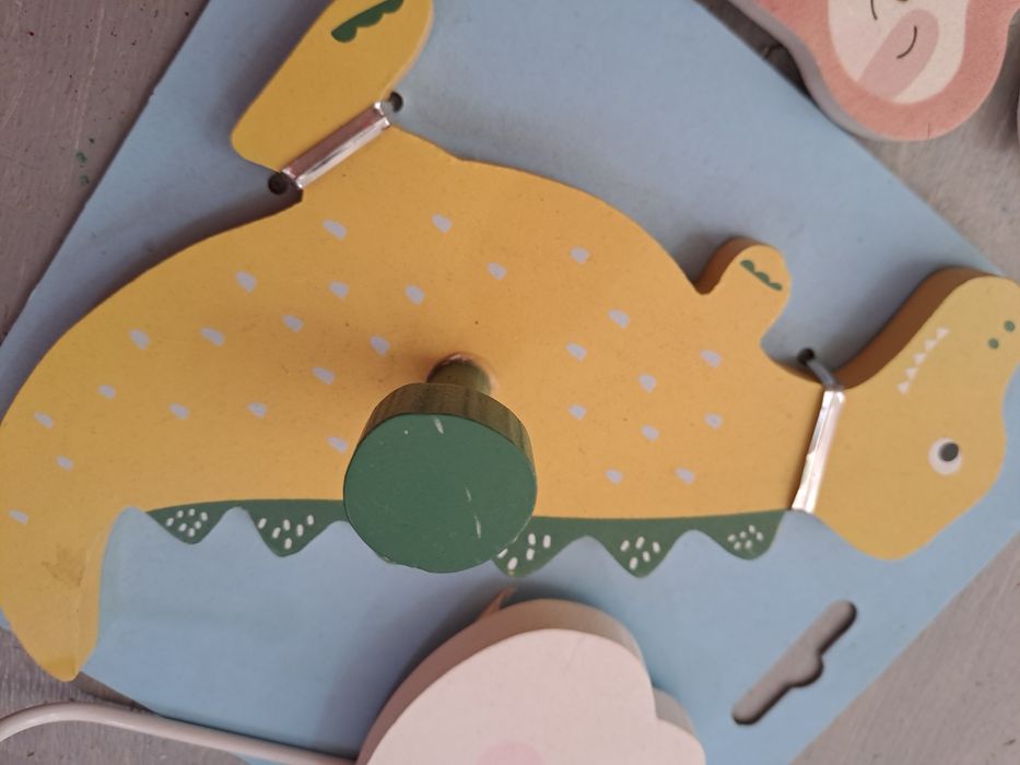 Детски закачалка дървени