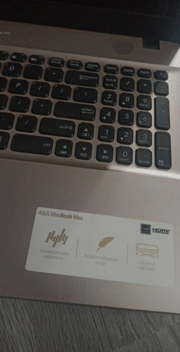 Laptop Asus Vivobook Max