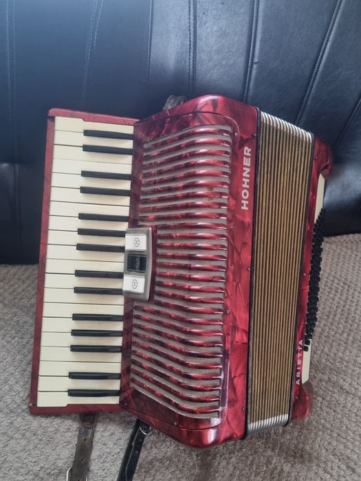Acordeon Hohner 72 basi