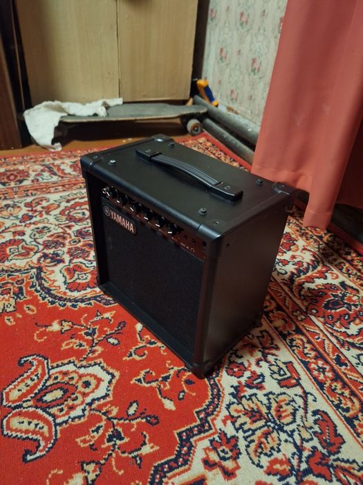 Комбоусилитель yamaha ga-15