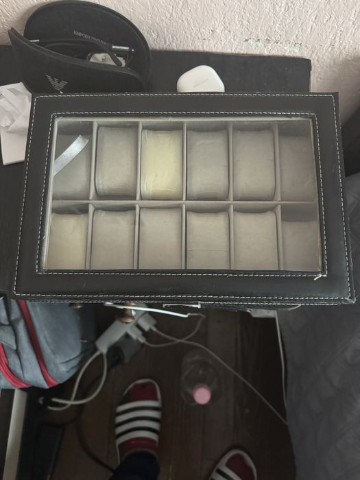 Кутия за 12 часовника