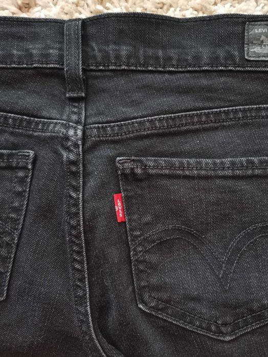 Дамски дънки Levis в отлично състояние