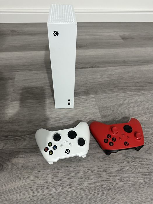 Vand x box S  1 TB cu doua manete originale cu volan gaiming nou cu garantie un an