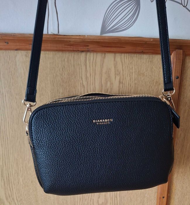 Дамска чанта от еко кожа в черен цвят. Нежен аксесоар за всеки повод.