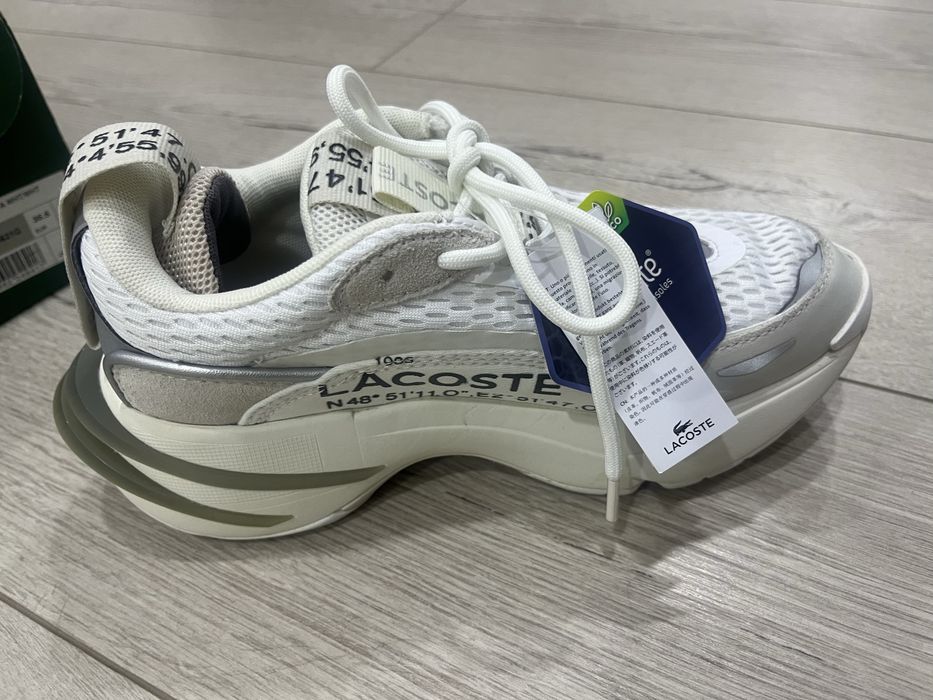 Продам новые  кроссовки